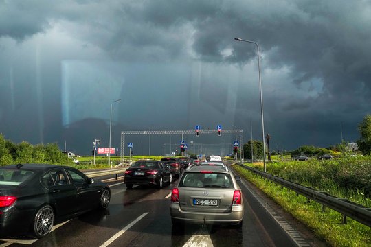 Sinoptikė įspėja Lietuvos gyventojus – pliaups kaip iš kibiro, griaudės perkūnija, bet yra ir gera žinia