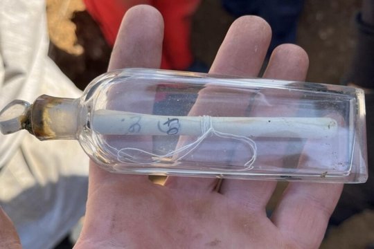 200 metų senumo žinutė butelyje užgniaužė kvapą net ekspertams: „Tai buvo magiška akimirka“