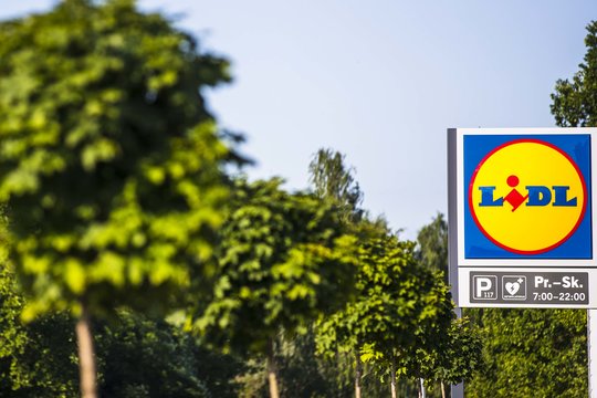 Antrajame metų ketvirtyje didžiausius atlyginimus sektoriuje siūlė „Lidl Lietuva“