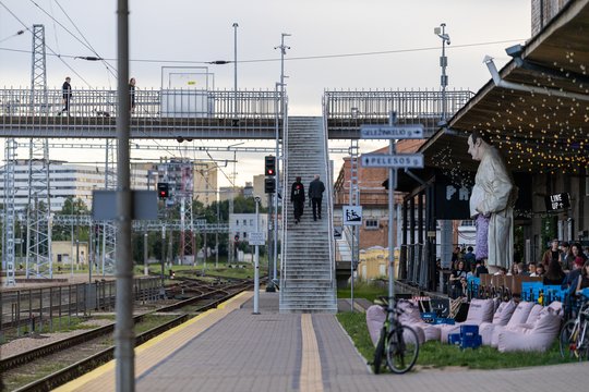 Baigė tvarkyti viaduką Vilniaus geležinkelio stotyje – parodė, ką padarė