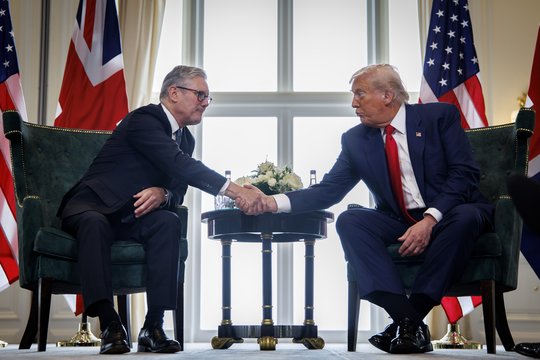 Per viešnagę JK D. Trumpas vėl užsipuolė Londono merą