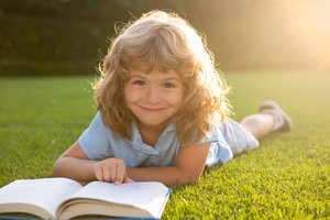 Baiminatės, kad per vasarą išgaruos vaikų žinios? Specialistės tėvams turi svarbų patarimą