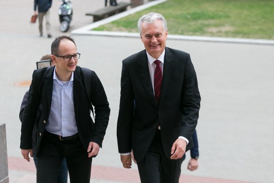 Buvęs G. Nausėdos patarėjas įvertino prezidento leksiką: „Pasisakė taip, kaip pasisako tarpuvartės chuliganas“