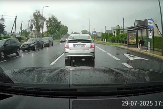Vairuotojas užfiksavo masinę avariją Kaune: „kepė sumuštinį“