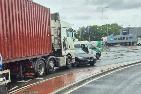 Per vilkiko ir BMW susidūrimą Klaipėdoje nukentėjo 17-metė 