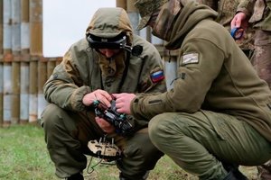 Rusai kuria „pirmą tokią sistemą pasaulyje“: tikina, kad ji valdys dronus be žmogaus įsikišimo