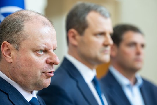 Valdžios matematika: variantai ir skaičiai, jeigu pasitrauks G. Paluckas arba S. Skvernelis