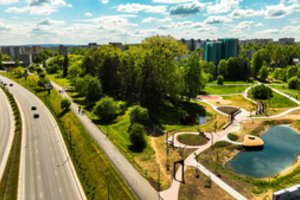 Savaitgalio maršrutas: supynės suaugusiems, šviečiantys fontanai ir 500 augalų