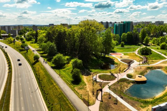 Savaitgalio maršrutas: supynės suaugusiems, šviečiantys fontanai ir 500 augalų