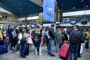 EK keičia seniai galiojančią taisyklę skrendant lėktuvu – palies kiekvieną keliautoją