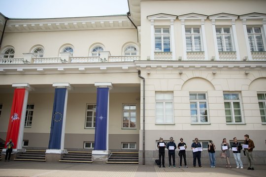 Prie Prezidentūros rinksis protestuotojai: valstybės vadovas negali ignoruoti visuomenės balso