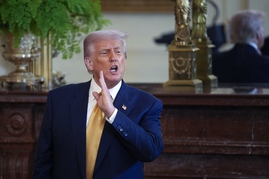 Į D. Trumpo raginimus nesureagavo – JAV FED paliko palūkanas nepakeistas