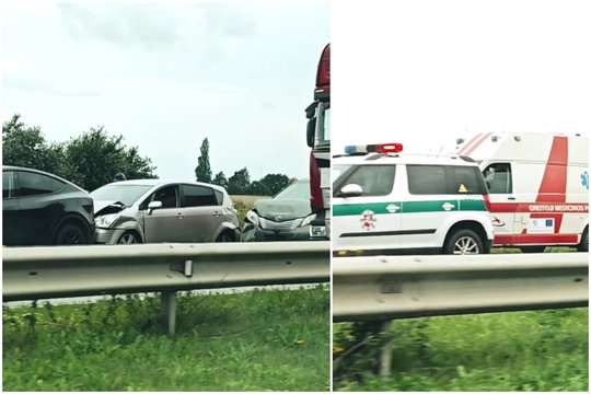 Po masinės avarijos greta Klaipėdos į ligoninę išvežti trys žmonės