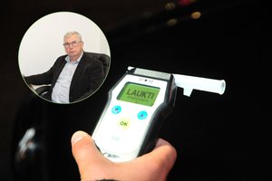 Vyšnia ant torto – liūdnai pagarsėjęs Utenos ligoninės direktorius pagautas išgėręs prie vairo