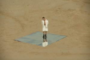 Martynas Kavaliauskas pristato naują dainą „Ant debesų“: vasariškas skambesys ir fantazijos nestokojantis vaizdo klipas