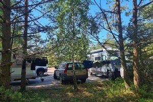 Gyventojus siutina kempingo svečių elgesys – mišką pavertė tualetu, masiškai pažeidinėja taisykles