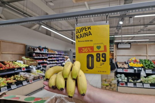 Savaitgalio šeimos piknikui – „Iki“ nuolaidos: skanios idėjos, ką dėti ant užkandžių stalo, o ką – ant grilio