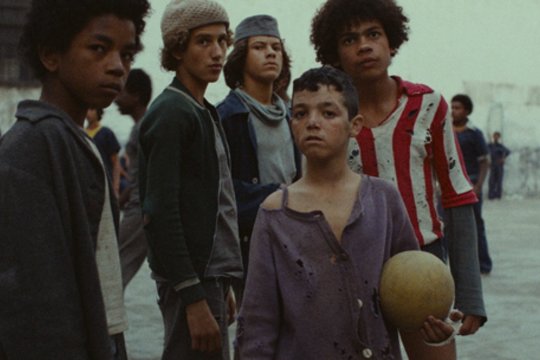 Kino salėje – Lietuvoje nerodytas vienas geriausių brazilų filmų „Pišočis. Silpniausiųjų įstatymas“