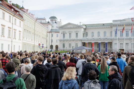 Daukanto aikštėje įvyko protestas: dalyviai klausė prezidento, kur jo stuburas