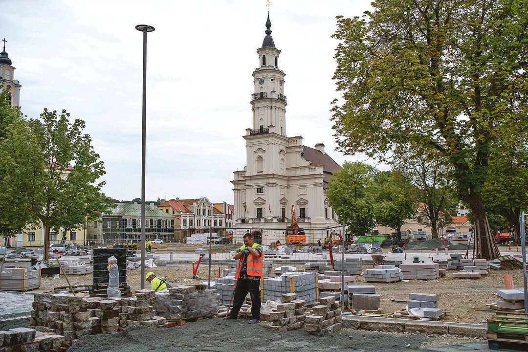 Ar Kaunas susimovė? Prabangiai atnaujinta Rotušė grimzta į dulkes
