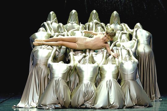 M. K. Čiurlionį supusios moterys – šokio teatre