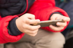 ŠMSM patvirtino rekomendacijas dėl mobiliųjų telefonų naudojimo mokyklose