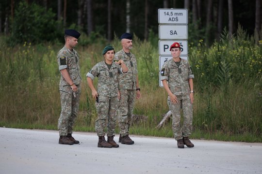 Karo policija: karinis poligonas buvo drono skridimo trajektorijoje, jį surado kitas dronas