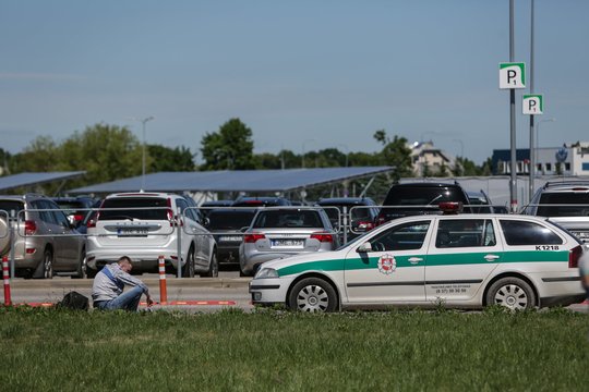 Kauno oro uoste girtas keleivis pranešė apie „17 sprogmenų“: melagingas iškvietimas palengvins piniginę