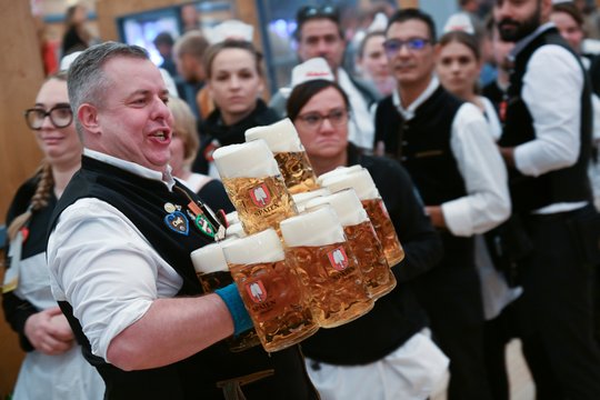 „Oktoberfest“ gimtinėje – drastiški pokyčiai: alaus pardavimai pasiekė rekordines žemumas