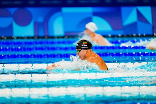 Čempionė: varžoves už nugaros palikusi R. Meilutytė pasaulio čempionate iškovojo aukso medalį