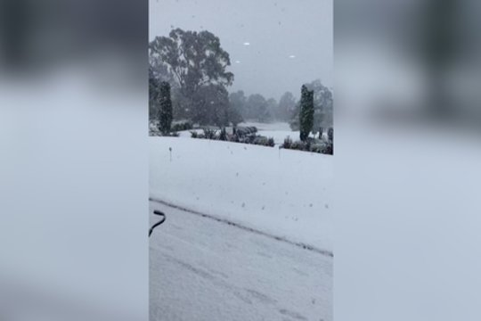 Tokią žiemą Australija seniai regėjo: vietose iškrito 40 centimetrų sniego 
