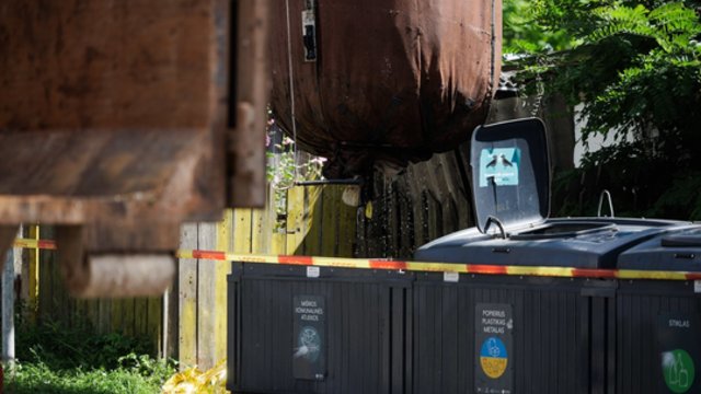 Vilniuje įvykdytas kraupus nusikaltimas – konteineryje rastas nepilnamečio kūnas: vaizdai iš įvykio vietos