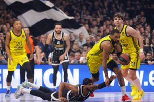 Š. Jasikevičiaus treniruojama Stambulo „Fenerbahce“ pratęsė sutartį su kanadiečiu