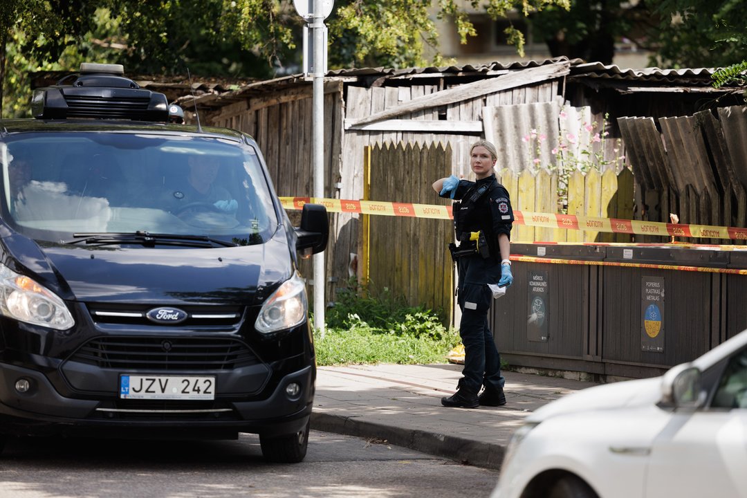 Sekmadienį Žvėrynė, Lokių g. esančiame konteineryje aptiktas nepilnamečio kūnas.<br>V.Skaraičio nuotr.