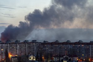 Rusų dronai masiškai atakavo Ukrainą: skirtinguose regionuose paskelbtas oro pavojus