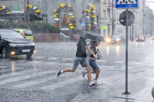 Rugpjūčiui įsibėgėjant – prastos naujienos: saulės – mažiau, o lietaus ir perkūnijos – apstu 