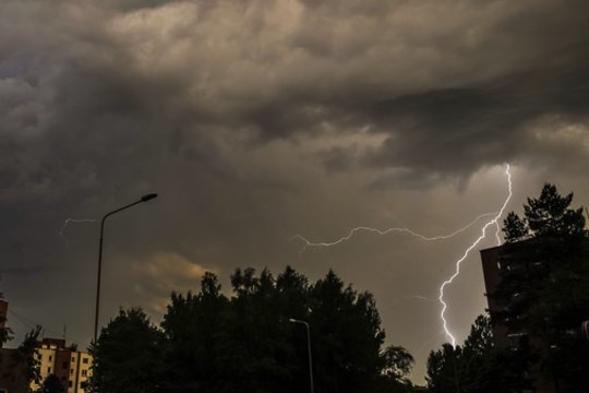 Rugpjūčiui įsibėgėjant – prastos naujienos: saulės – mažiau, o lietaus ir perkūnijos – apstu 