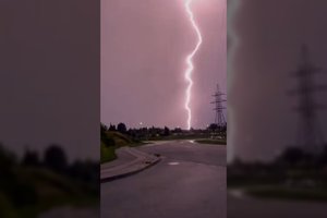 Klaipėdoje užfiksavo galingą žaibo išlydį: „Lauke geriau nebūti“