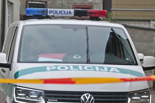 Vilniaus viešojo transporto sustojime rastas negyvas vyras, policija pradėjo tyrimą