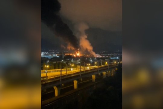 Paviešino vaizdus iš gaisro naftos saugykloje Sočyje: prireikė 120 ugniagesių