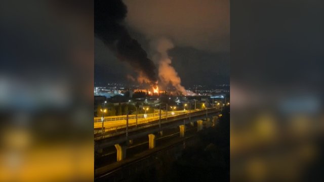 Paviešinio vaizdus iš gaisro naftos saugykloje Sočyje: prireikė 120 ugniagesių