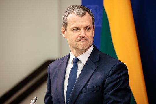 Paskutiniame Vyriausybės posėdyje – susigraudinęs G. Paluckas ir padėkos žodžiai: neturime ko gėdytis