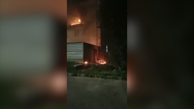 Rusijos Volgorado regione – Ukrainos dronų ataka: užfiksavo didžiulį gaisrą