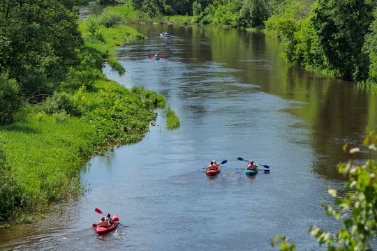 Apvirtus baidarėms Merkyje ugniagesiai gelbėjo tris žmones