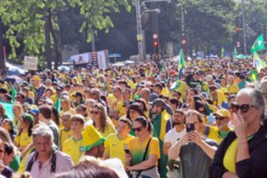 Tūkstančiai J. Bolsonaro šalininkų dalyvavo demonstracijoje Brazilijoje ir dėkojo D. Trumpui