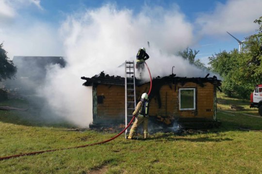 Ugniagesių savaitgalis: 57 gaisrai ir 112 gelbėjimo darbų