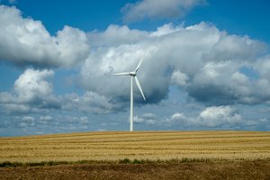 Išaugus elektrinių gamybai, elektros kaina Lietuvoje sumažėjo 9 proc.