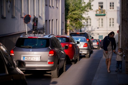 Sveikam protui vietos nebelieka: už plika akimi nematomą įlenkimą – kelių šimtų sąskaita