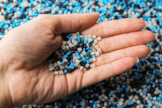 Tyrimas: plastiko tarša kelia vis didesnį pavojų žmonių sveikatai