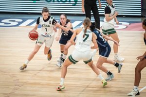 Kosminį pasirodymą surengusi ir 43 taškus įmetusi 18-metė D. Paunksnytė padėjo Lietuvai iškovoti pergalę Europos čempionate 